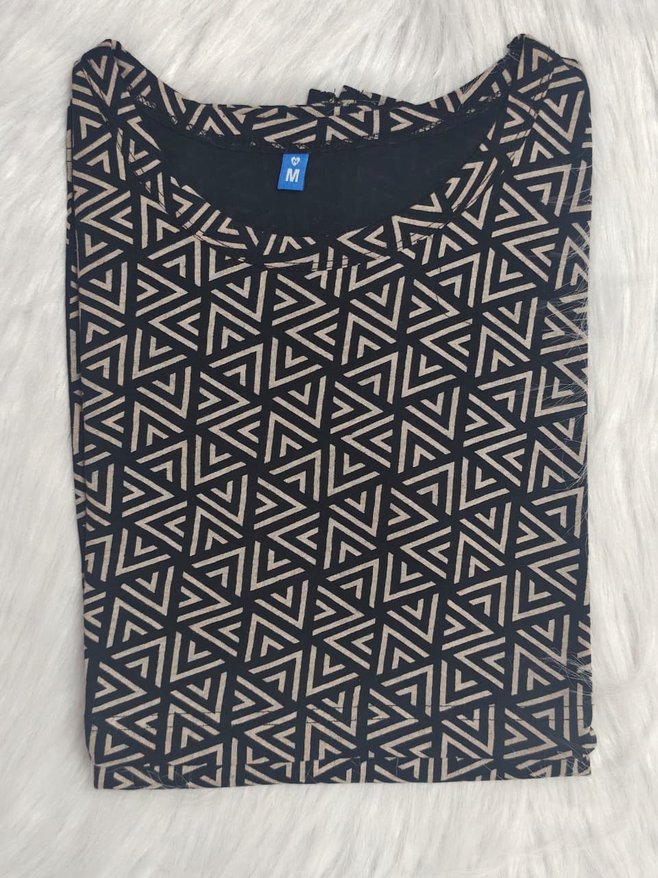 BLACK PYRAMID | FEEDING TEES