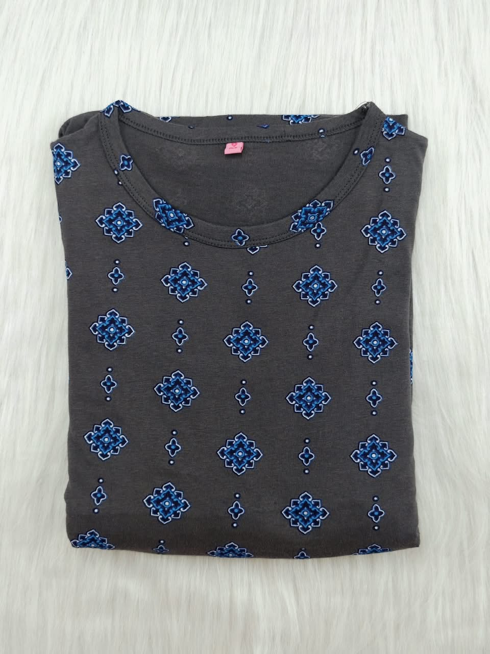 CHARCOAL MEDALLION | PUFF